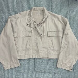 Women’s Cropped Utility Jacket in Stone